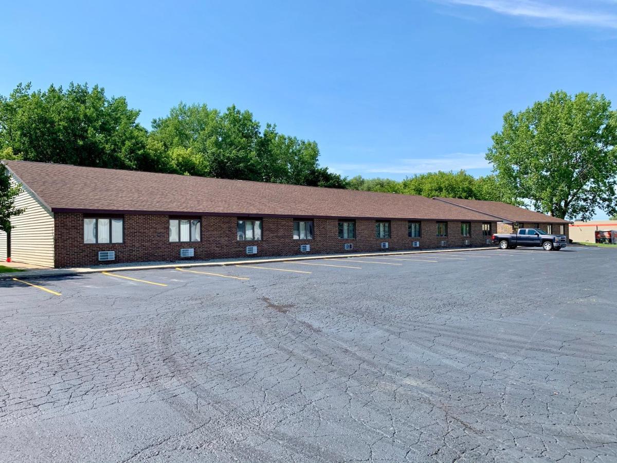Executive Inn Cass City Exterior photo