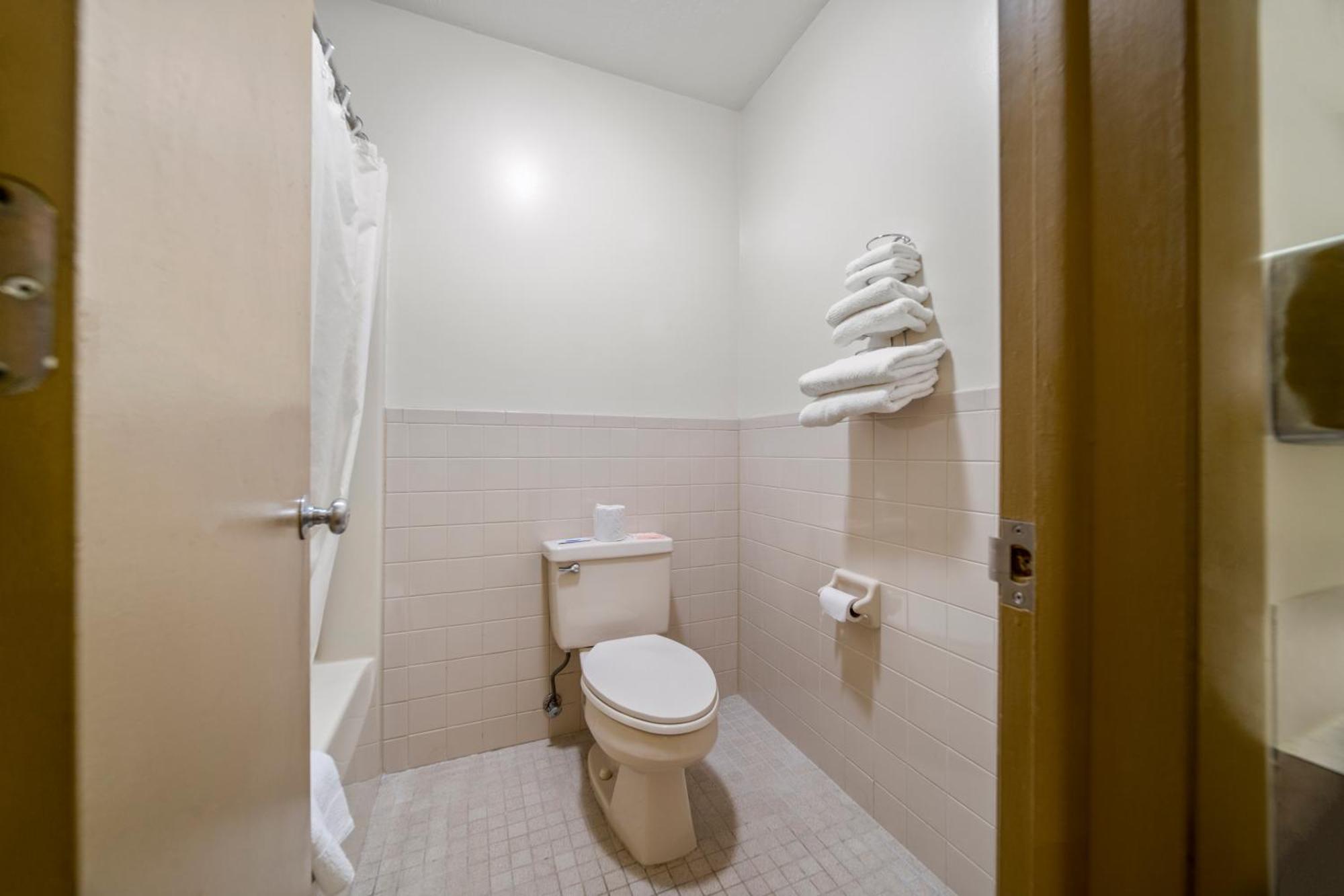 Executive Inn Cass City Room photo