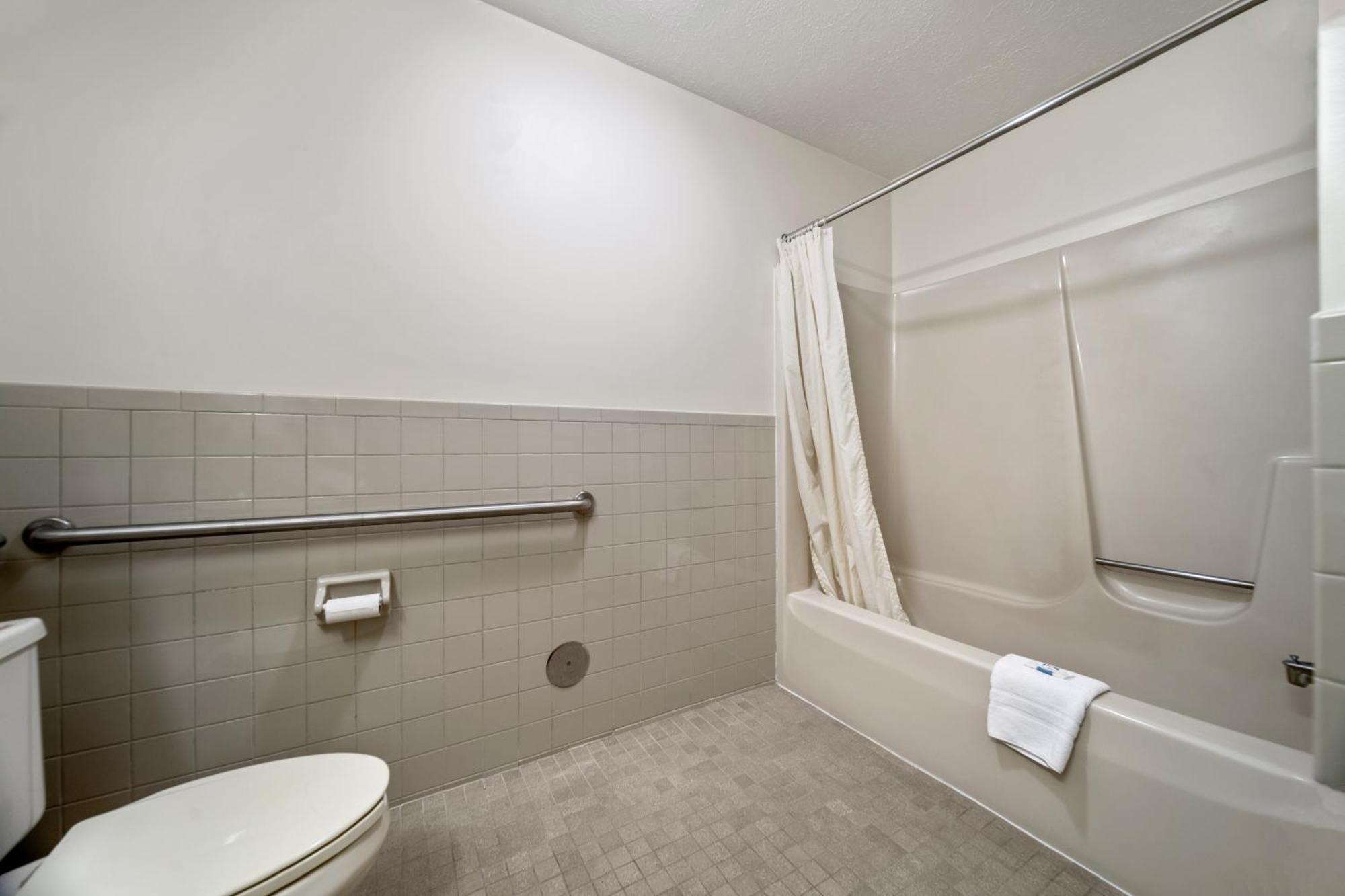 Executive Inn Cass City Room photo