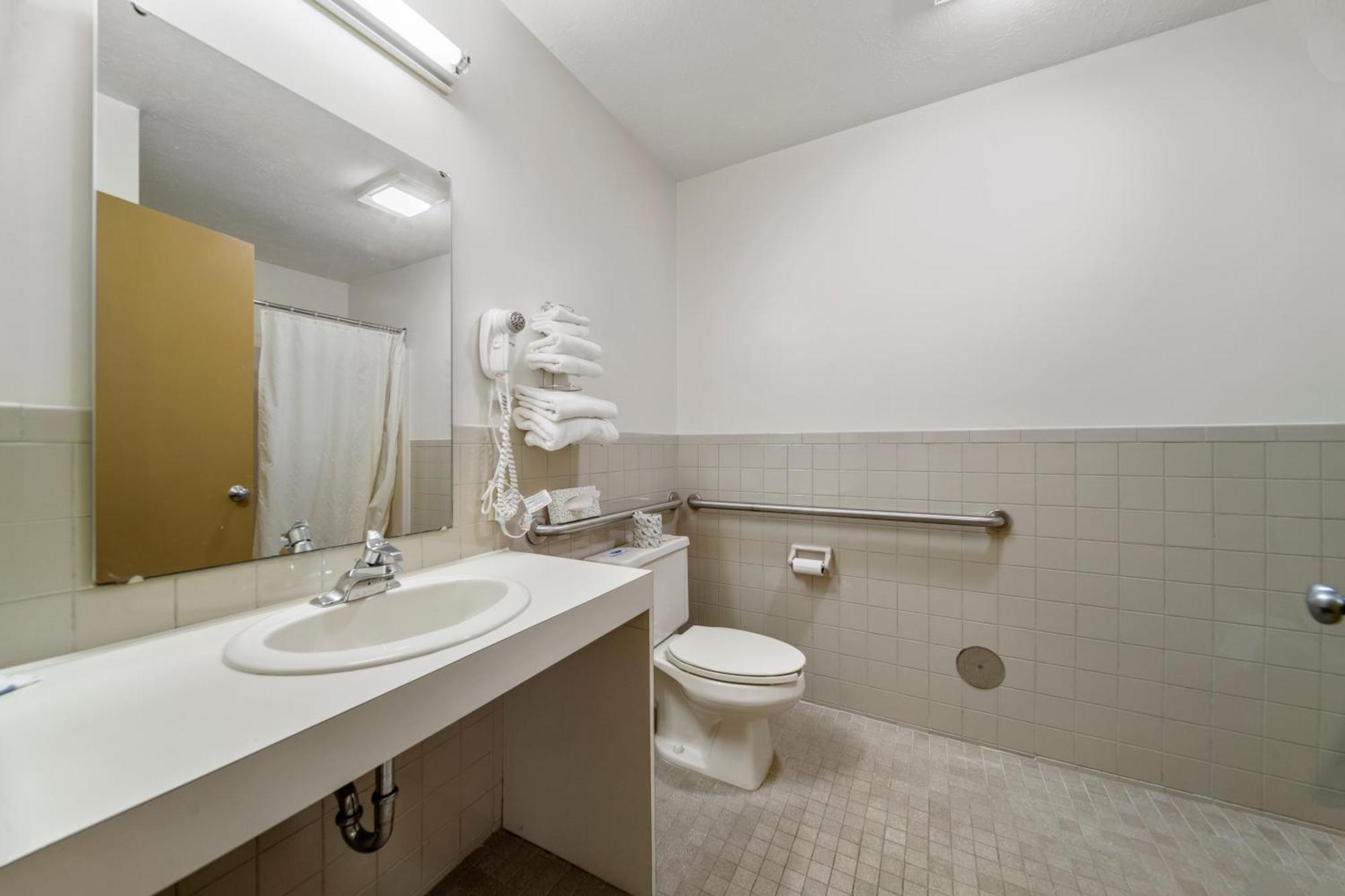 Executive Inn Cass City Room photo