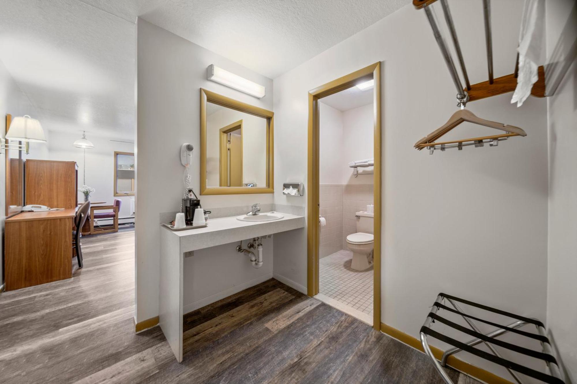 Executive Inn Cass City Room photo
