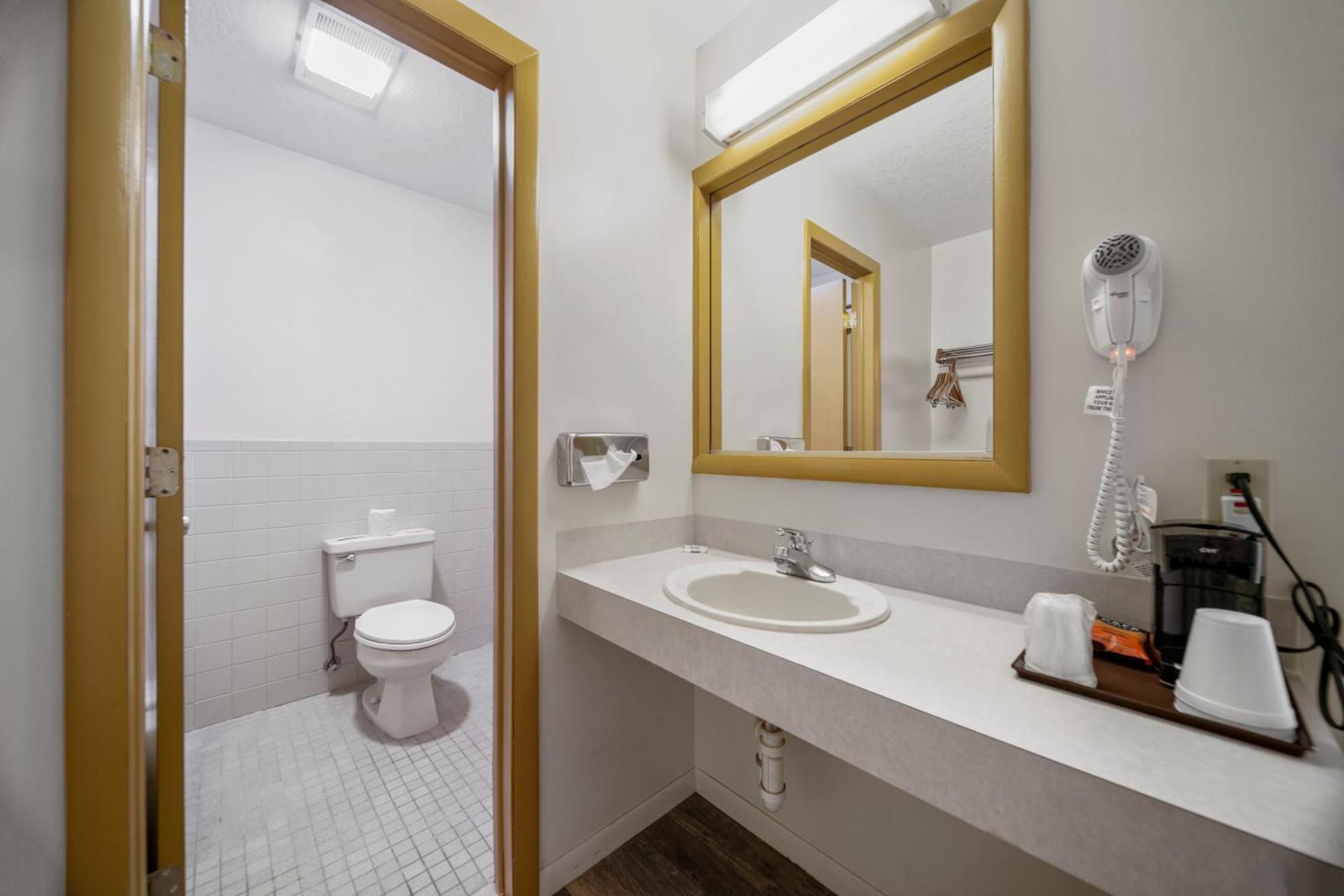 Executive Inn Cass City Room photo