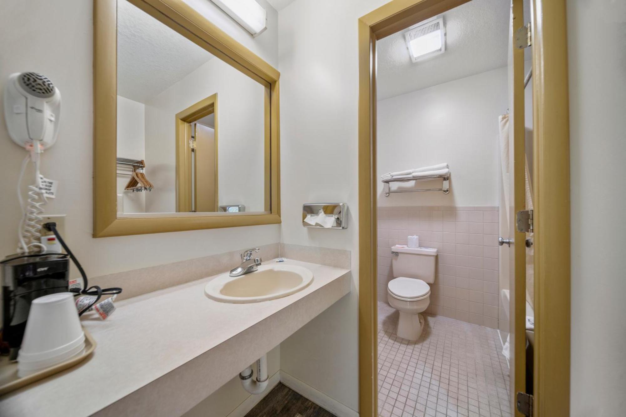 Executive Inn Cass City Room photo